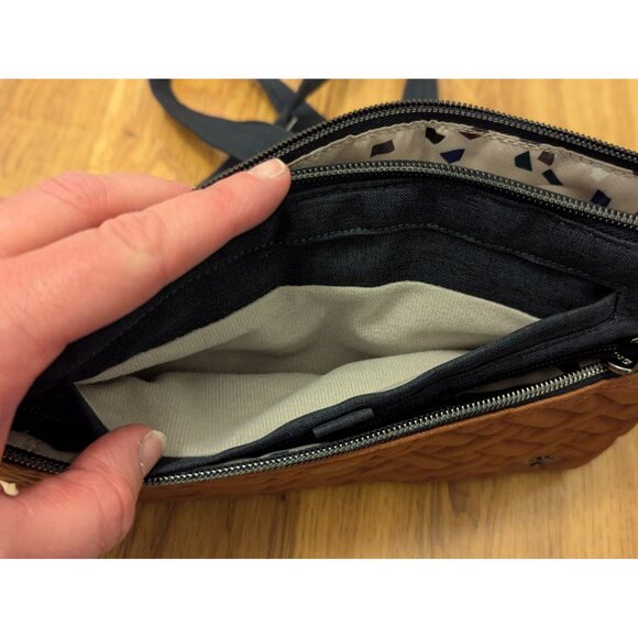 Lug Pirouette Crossbody Bag In Amber Brown With Quilted Design Adjustable Strap - Picture 5 of 8